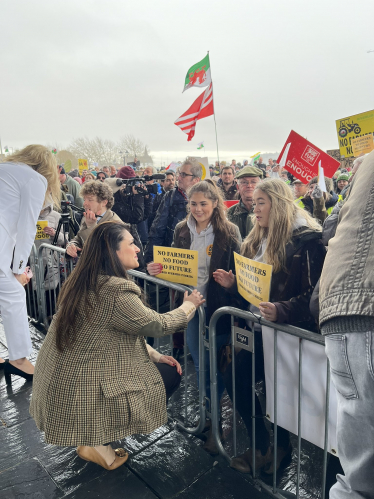 MS meets with Welsh farmers at largest protest in the Welsh Parliament’s history